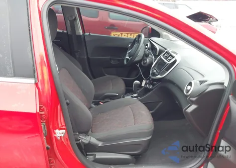 2018 Chevrolet Sonic Lt Auto z USA, uszkodzony, nr VIN 1G1JD6SH3J4121736